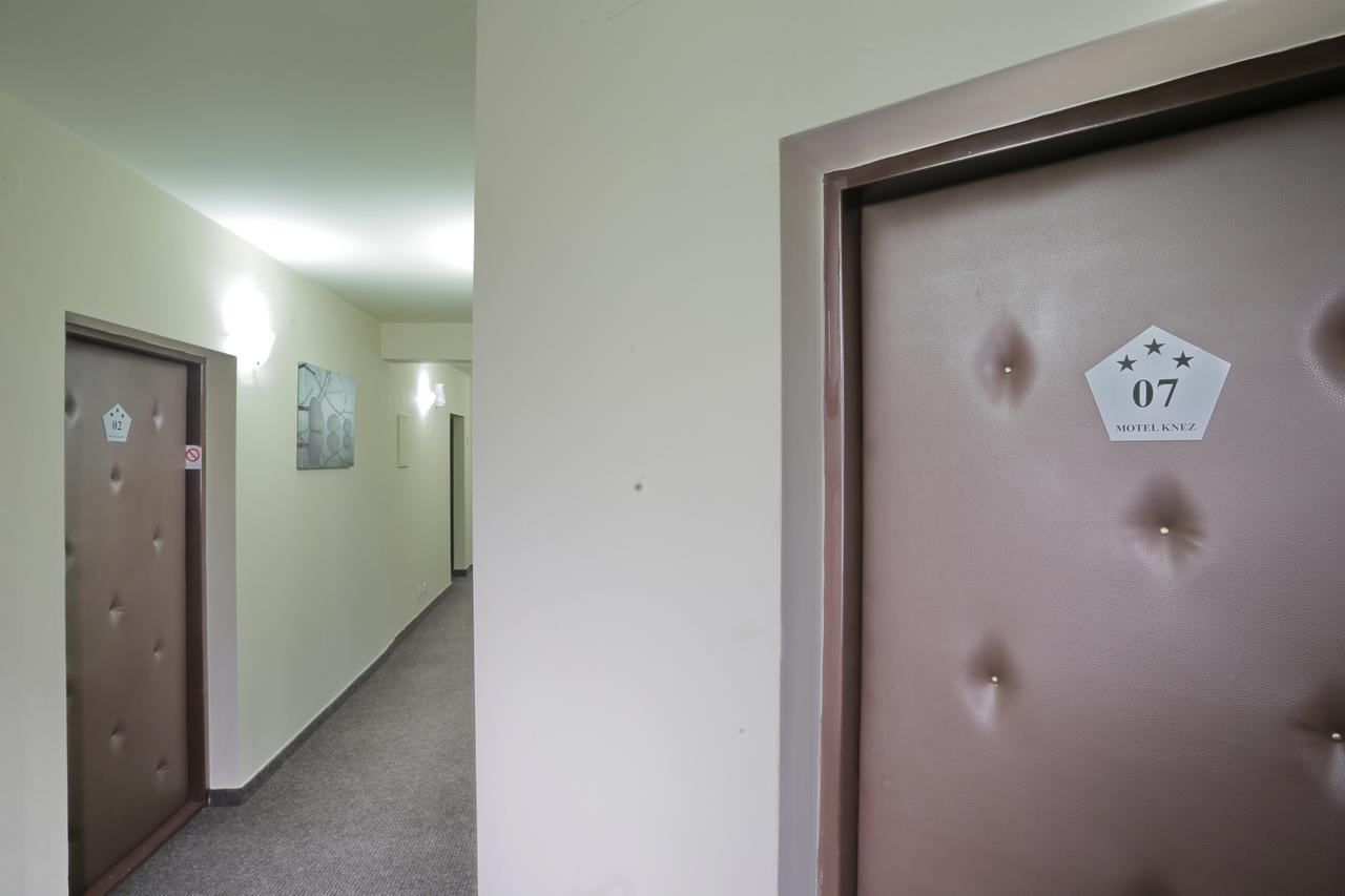 ソンボル Prenociste Knezモーテル エクステリア 写真